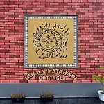 Bulan Matahari Cottage